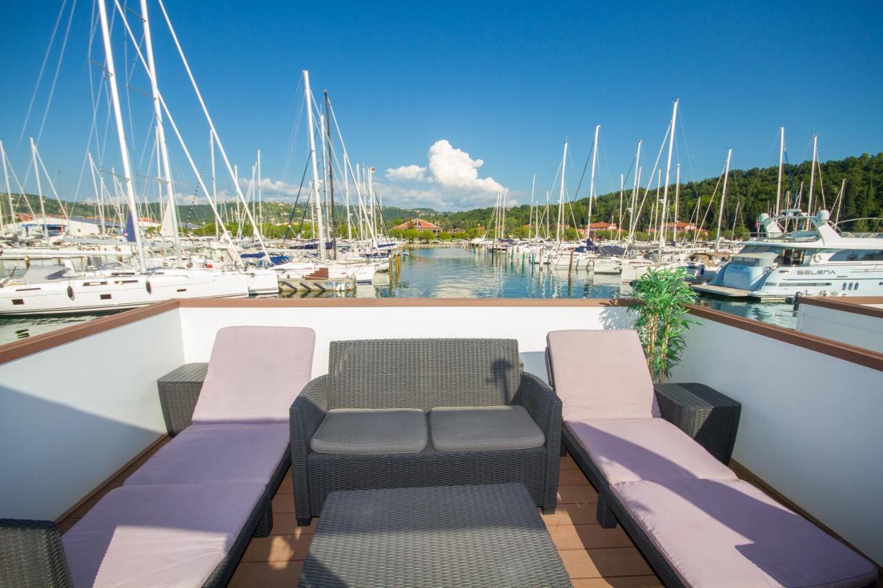 Bamboo Floating House Portoroz Apartment Bagian luar foto