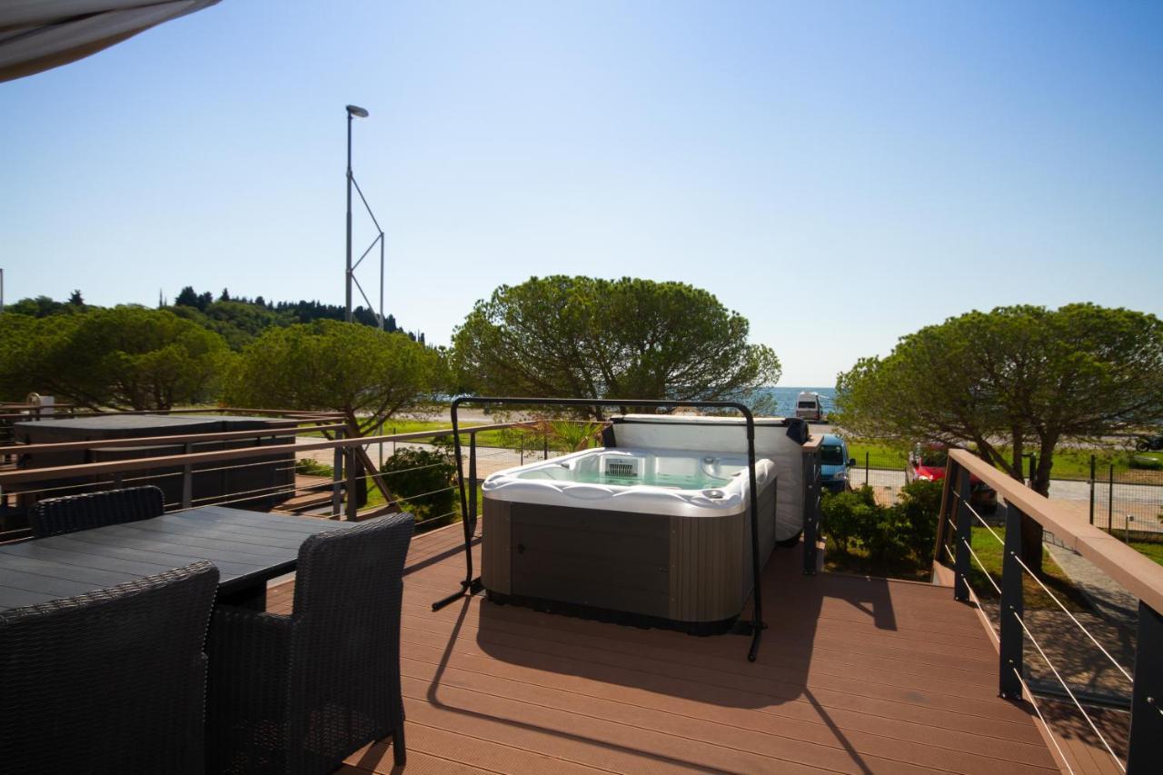 Bamboo Floating House Portoroz Apartment Bagian luar foto