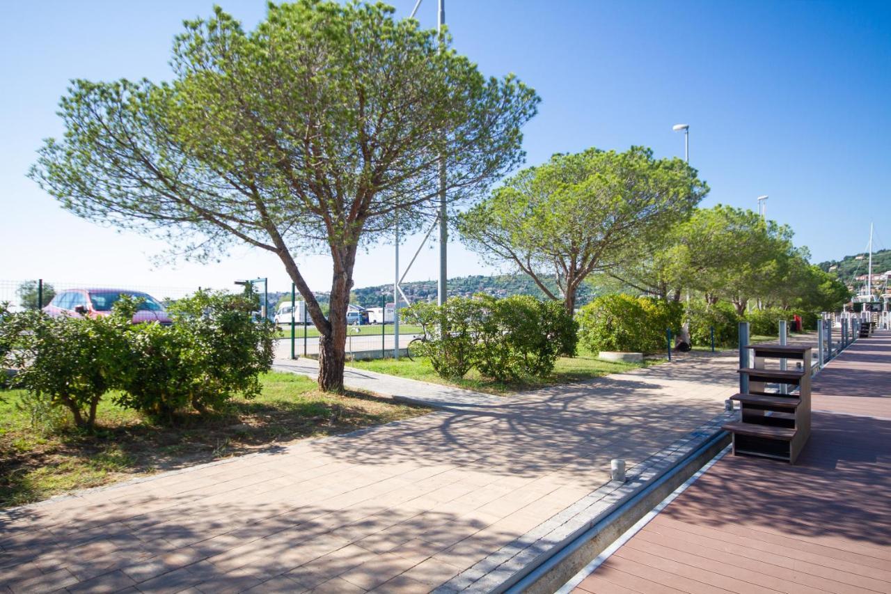 Bamboo Floating House Portoroz Apartment Bagian luar foto