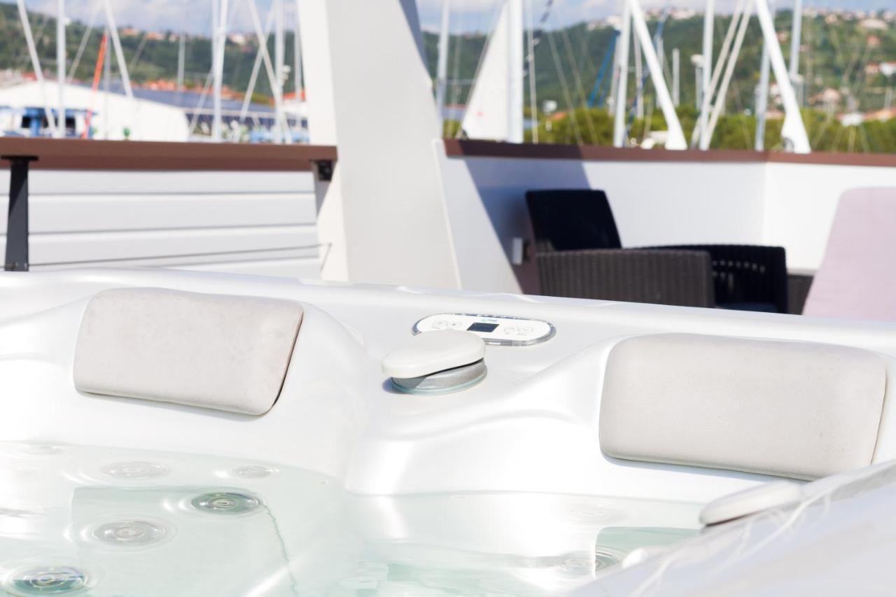 Bamboo Floating House Portoroz Apartment Bagian luar foto