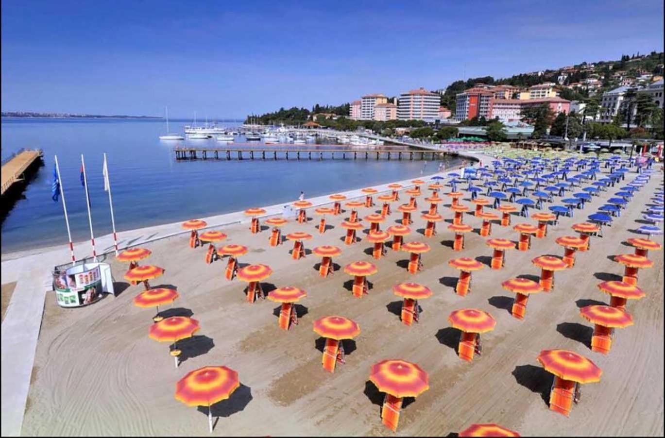 Bamboo Floating House Portoroz Apartment Bagian luar foto