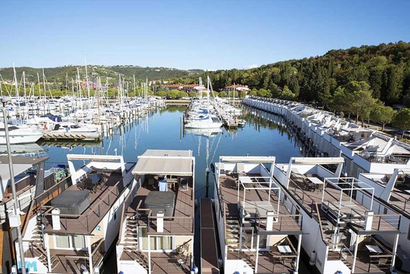 Bamboo Floating House Portoroz Apartment Bagian luar foto