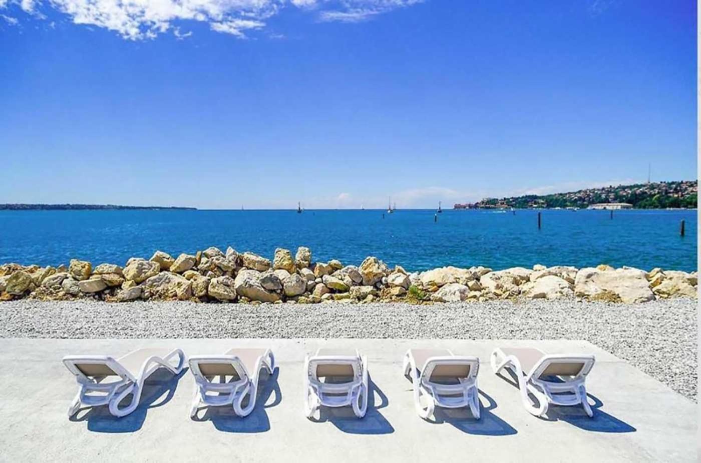 Bamboo Floating House Portoroz Apartment Bagian luar foto