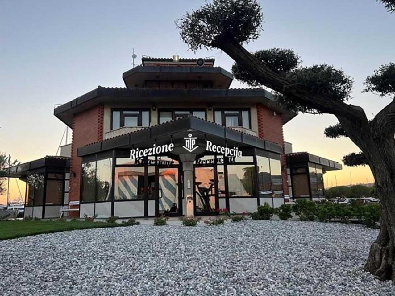 Bamboo Floating House Portoroz Apartment Bagian luar foto
